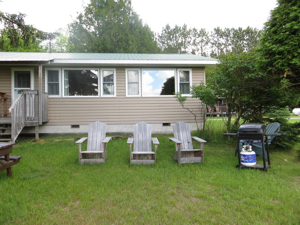 Bondi Village Cottage Resort Lake of Bays Exterior photo