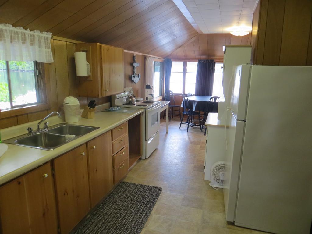 Bondi Village Cottage Resort Lake of Bays Exterior photo