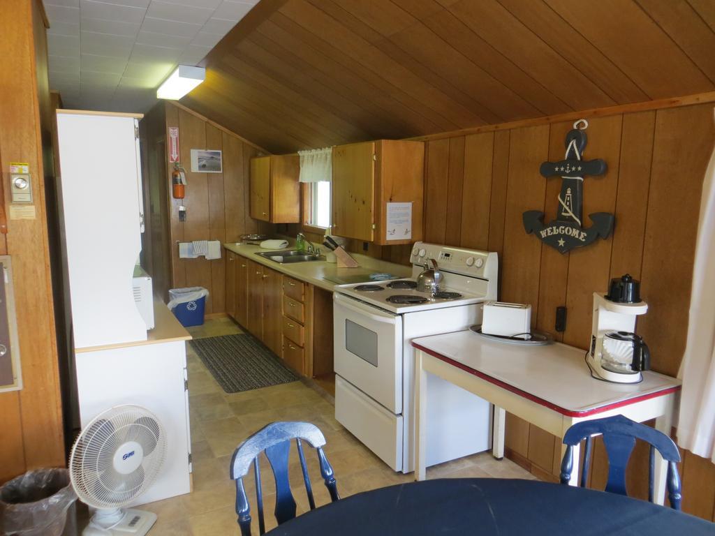 Bondi Village Cottage Resort Lake of Bays Exterior photo