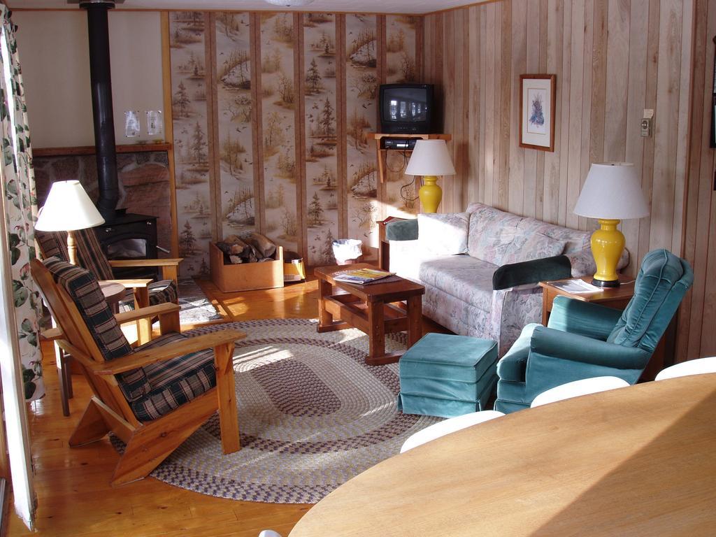 Bondi Village Cottage Resort Lake of Bays Exterior photo